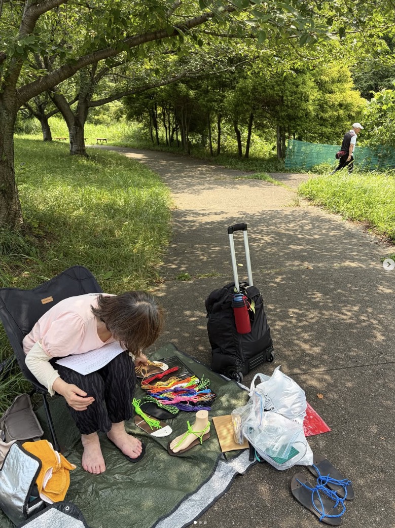 公園で自作ワラーチ作りワークショップ