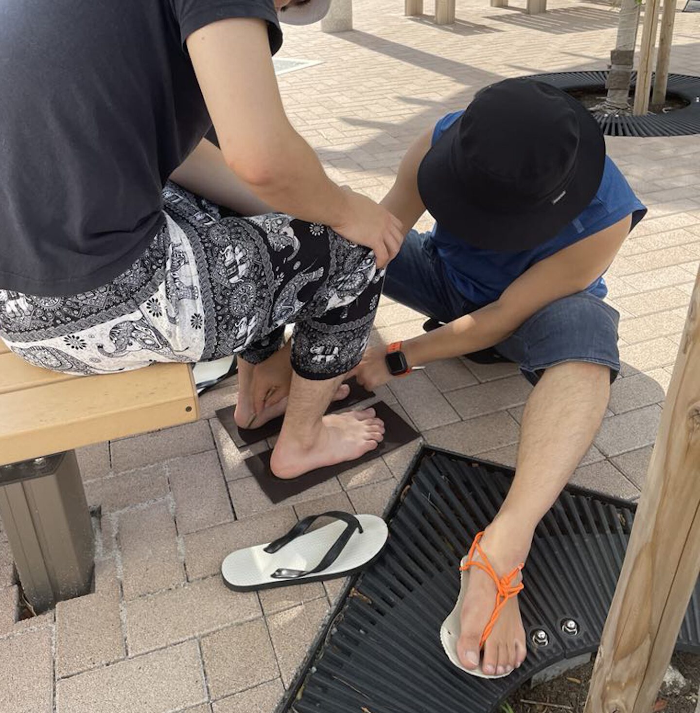 東京都三鷹市にある、井の頭公園（井の頭恩賜公園）で毎月開催される、井の頭アートマーケッツでワラーチ作り