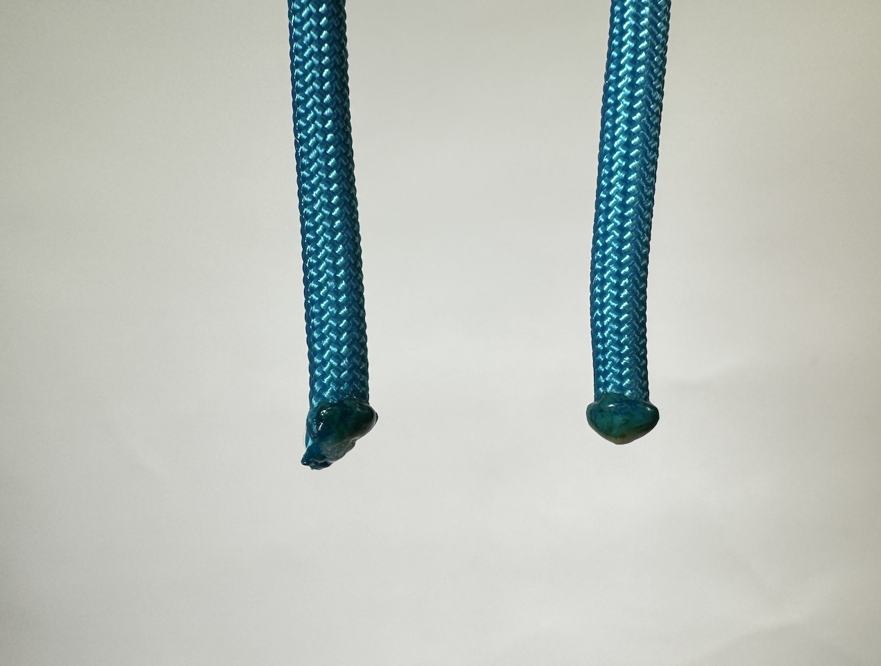 ワラーチ作りに使うパラコードを切った時の、切断面の焼き固めの方法