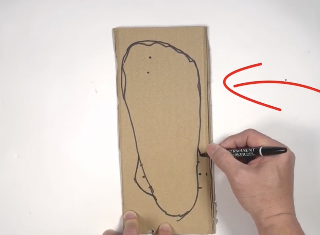 いきなり作るのが不安な場合には、ダンボールや画用紙を使ってソールづくりを練習してみるのも良いでしょう。