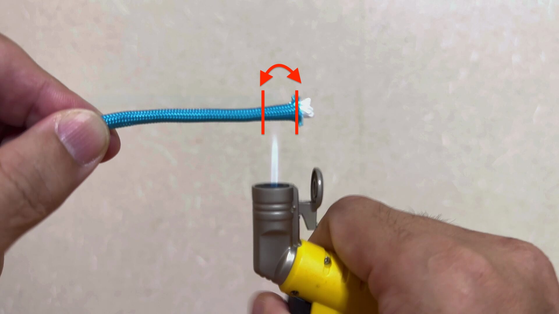 ワラーチ作りに使うパラコードを切った時の、切断面の焼き固めの方法