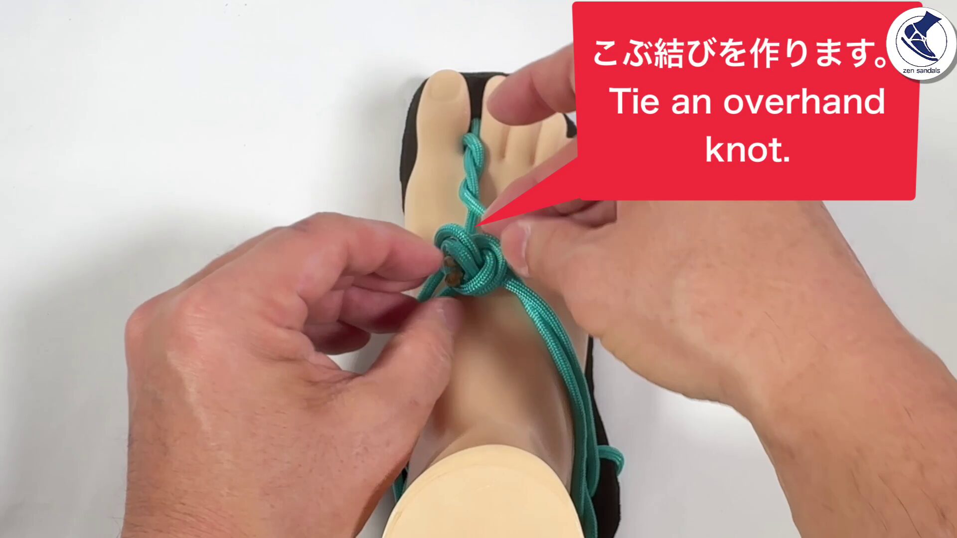 この束ねた紐を、こぶ結びで結んだら完成です。